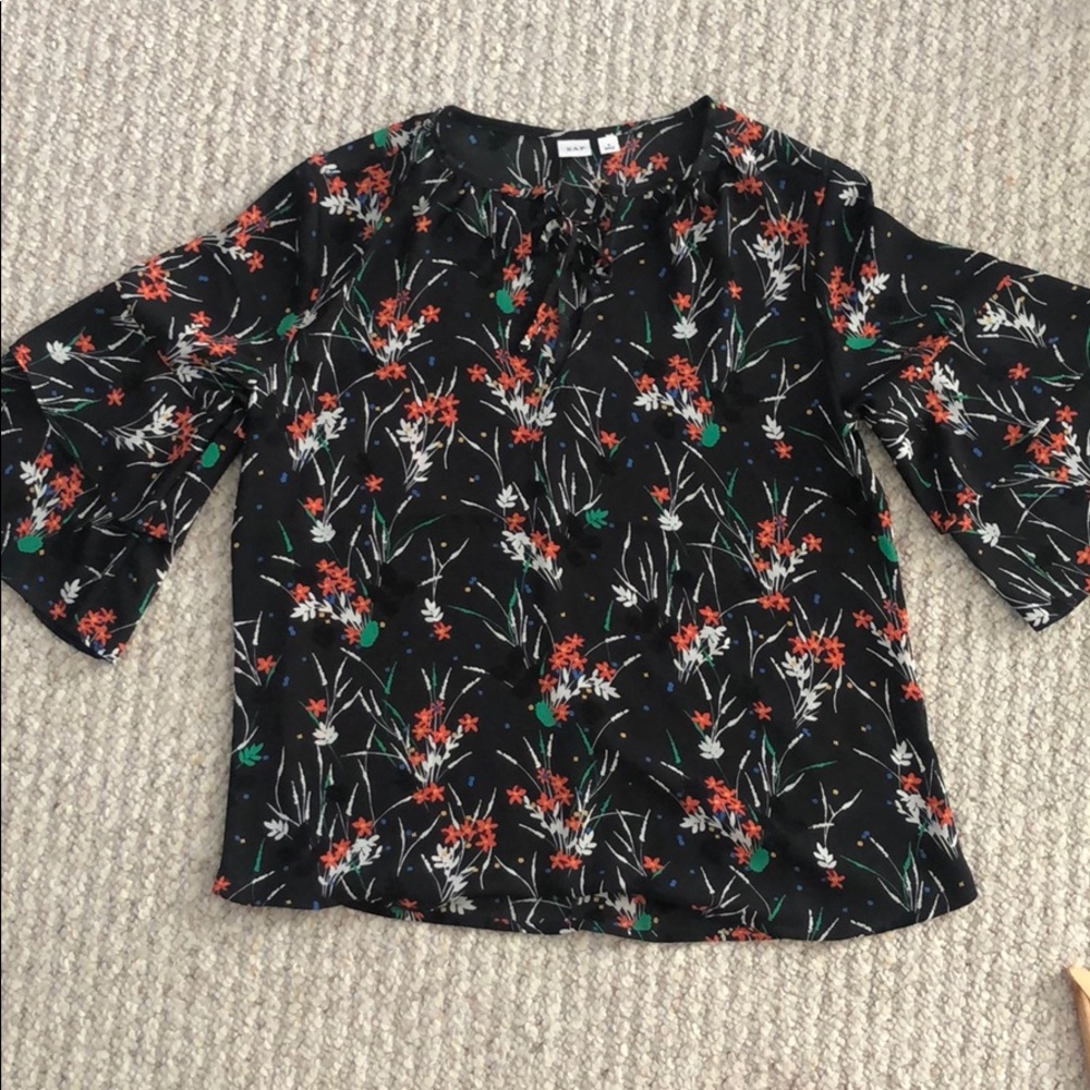 Gap floral top with float sleeves